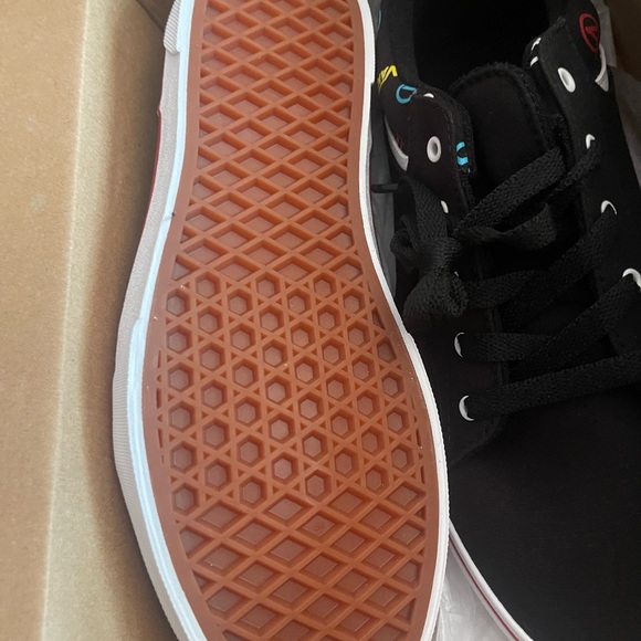 Vans - Picture 3 of 6